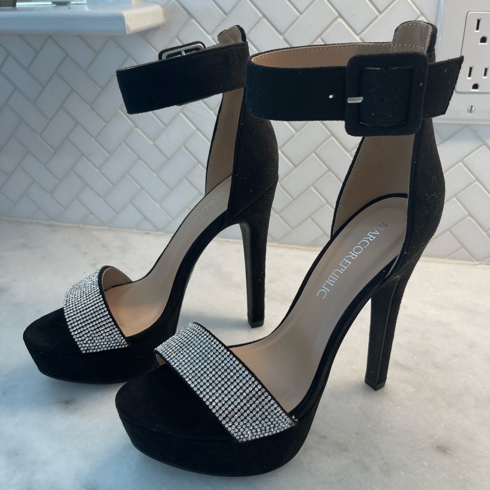Black and silver formal heels. Brand new never worn. Size 5.5